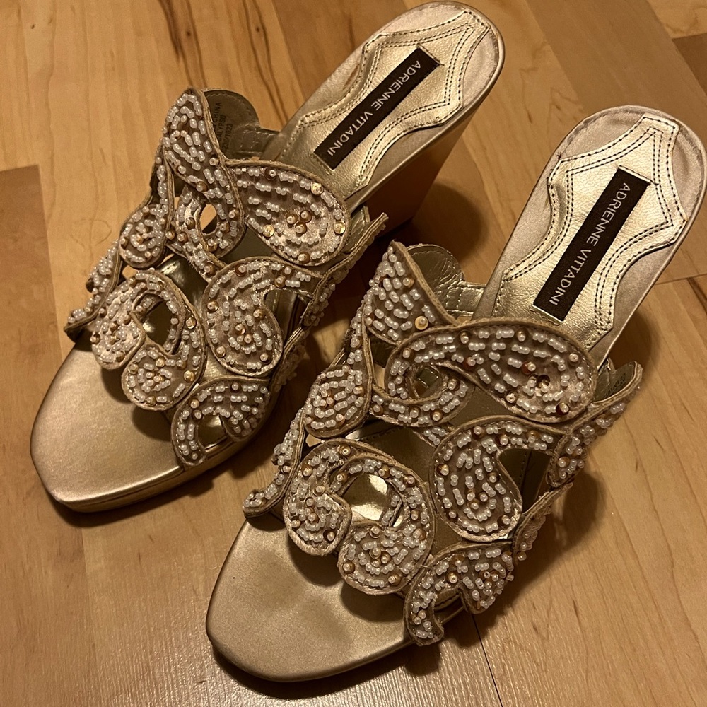 Pearl & gold evening wedge size 8 M Adrienne Vittadini